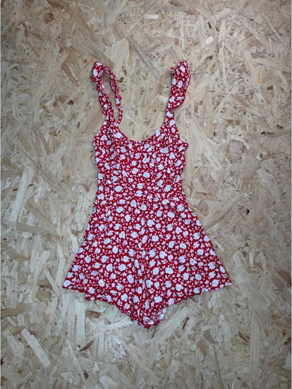 Valija Floral Romper Womens Small Red White Ruffle Strap Smocked Back Jumpsuit